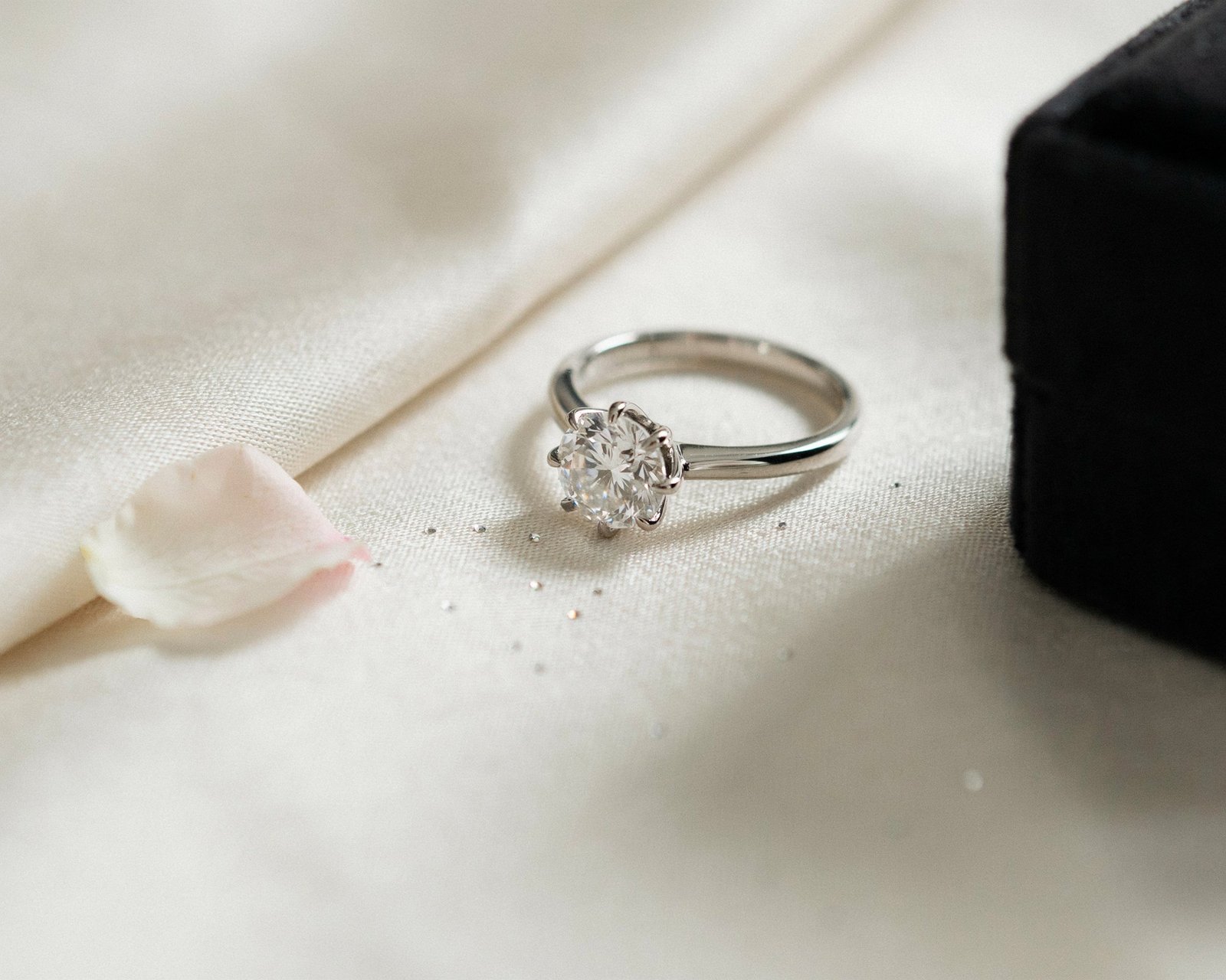selena gomez engagement ring